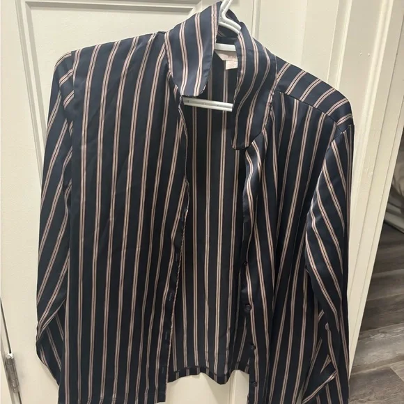 Striped Size Medium Pyjamas - Picture 14 of 15